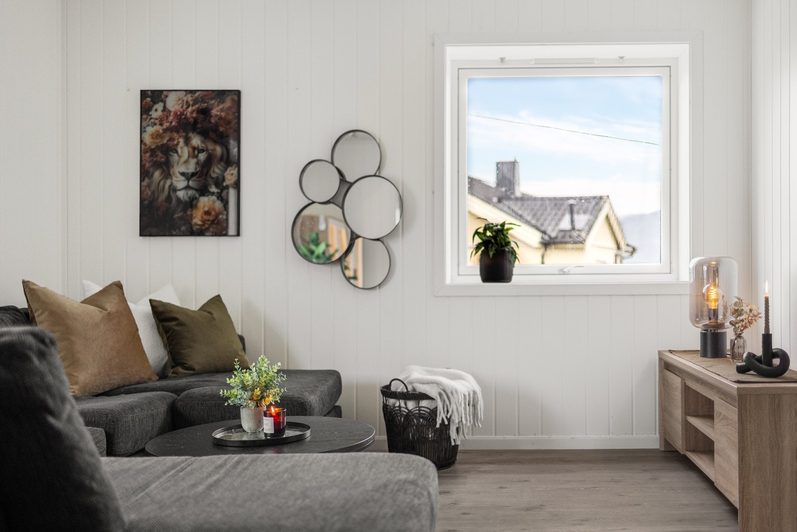 Boligmassen er omfattende renovert i senere tid og fremstår som teknisk solid. Galleribilde