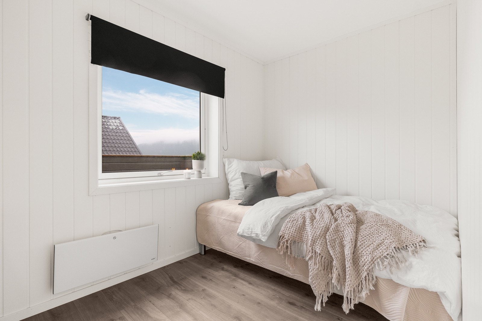 Dette koselige ekstra soverommet er perfekt som gjesterom, hjemmekontor eller treningsrom. Gjør det til ditt eget personlige rom. Galleribilde