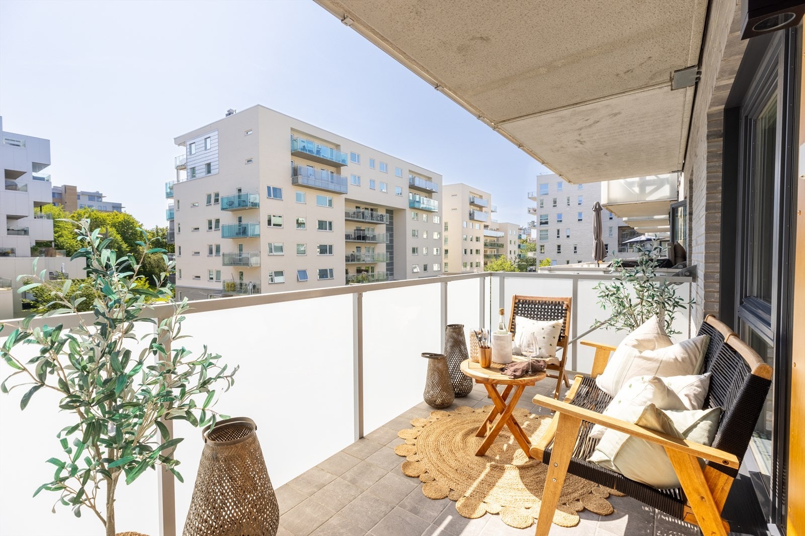 Leiligheten byr på en herlig sydvendt balkong på ca. 8 m² med gode solforhold. Galleribilde
