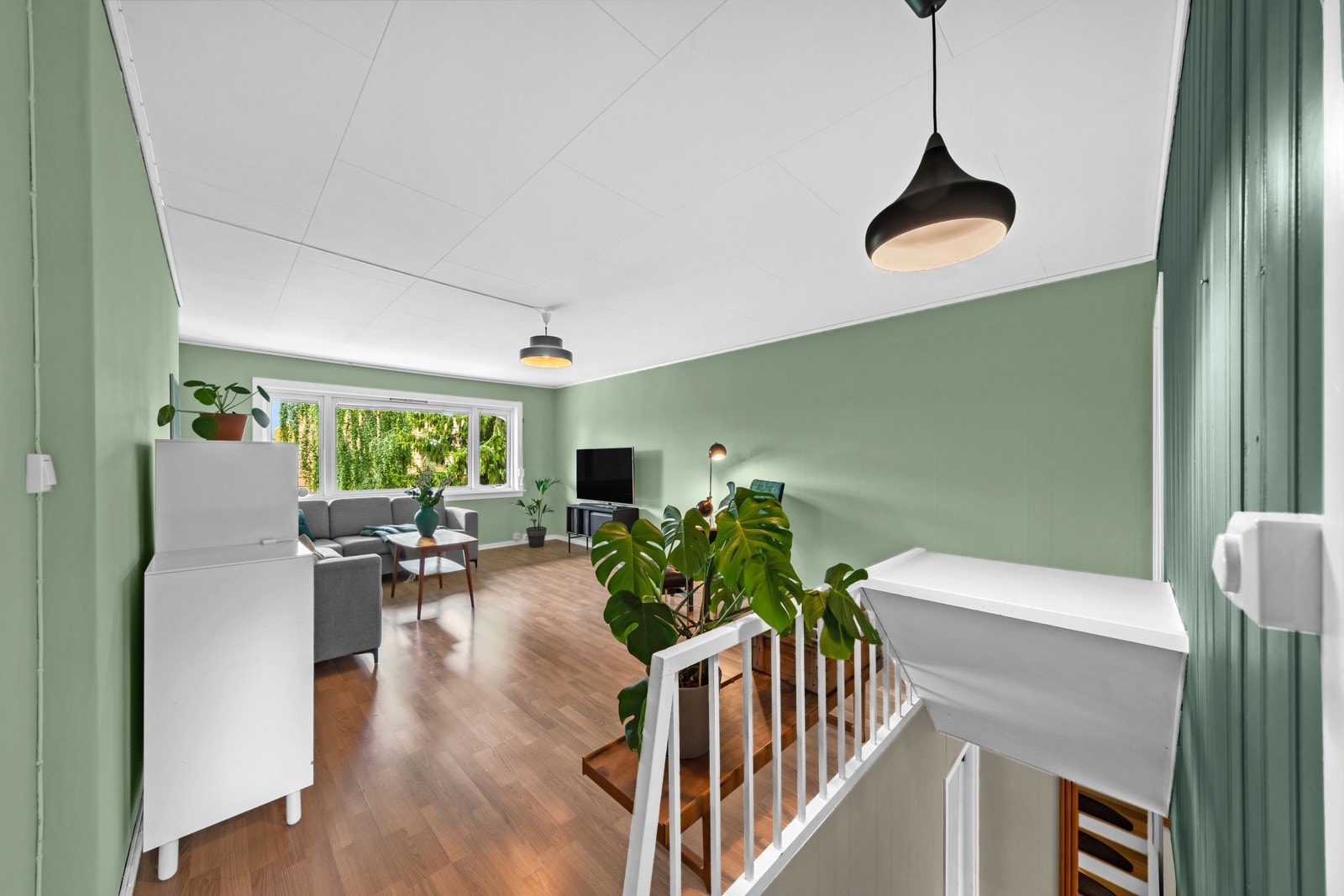 Overflatene er nylig malt og gir en opplevelse av ro og harmoni. Duse farger som går godt sammen. Galleribilde