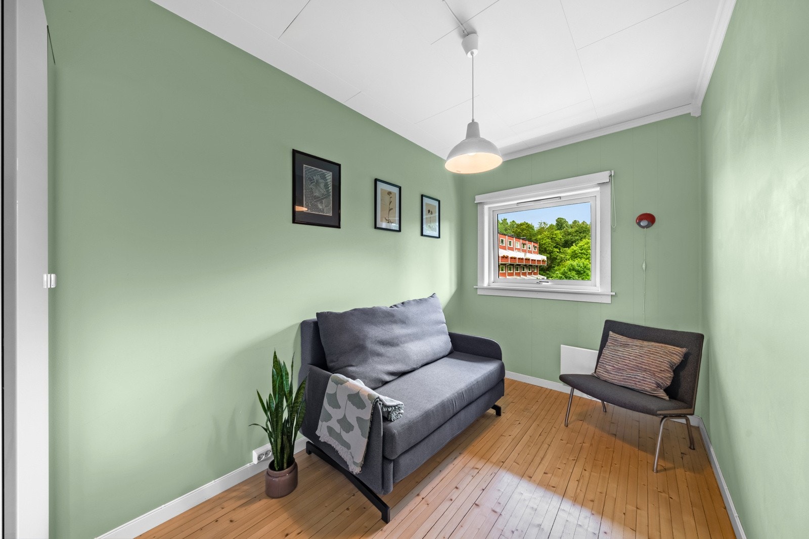 Alle soverommene har medfølgende garderobeløsninger. Galleribilde