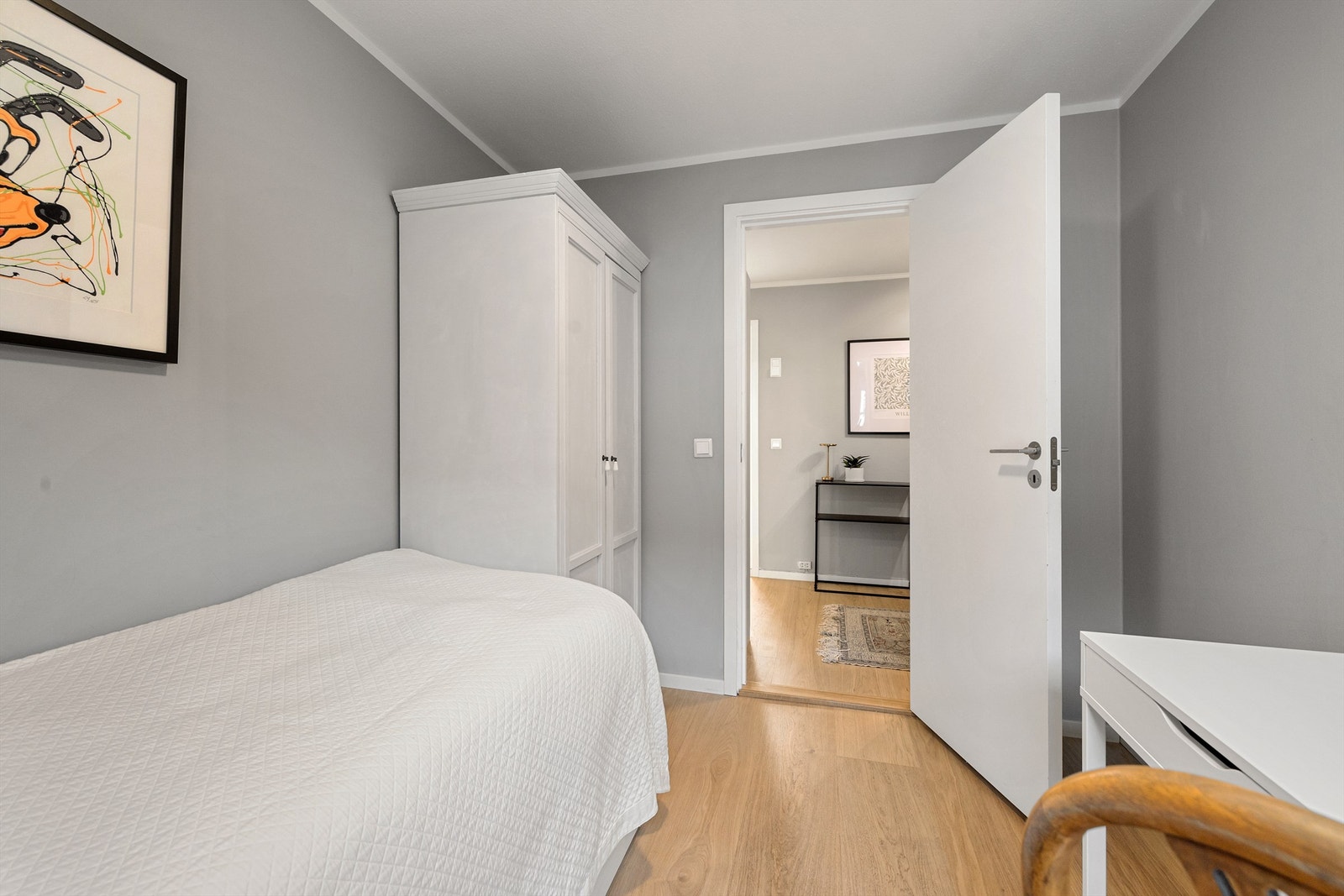 God plass til å møblere som gjesterom eller kontor, alt etter behov. Galleribilde