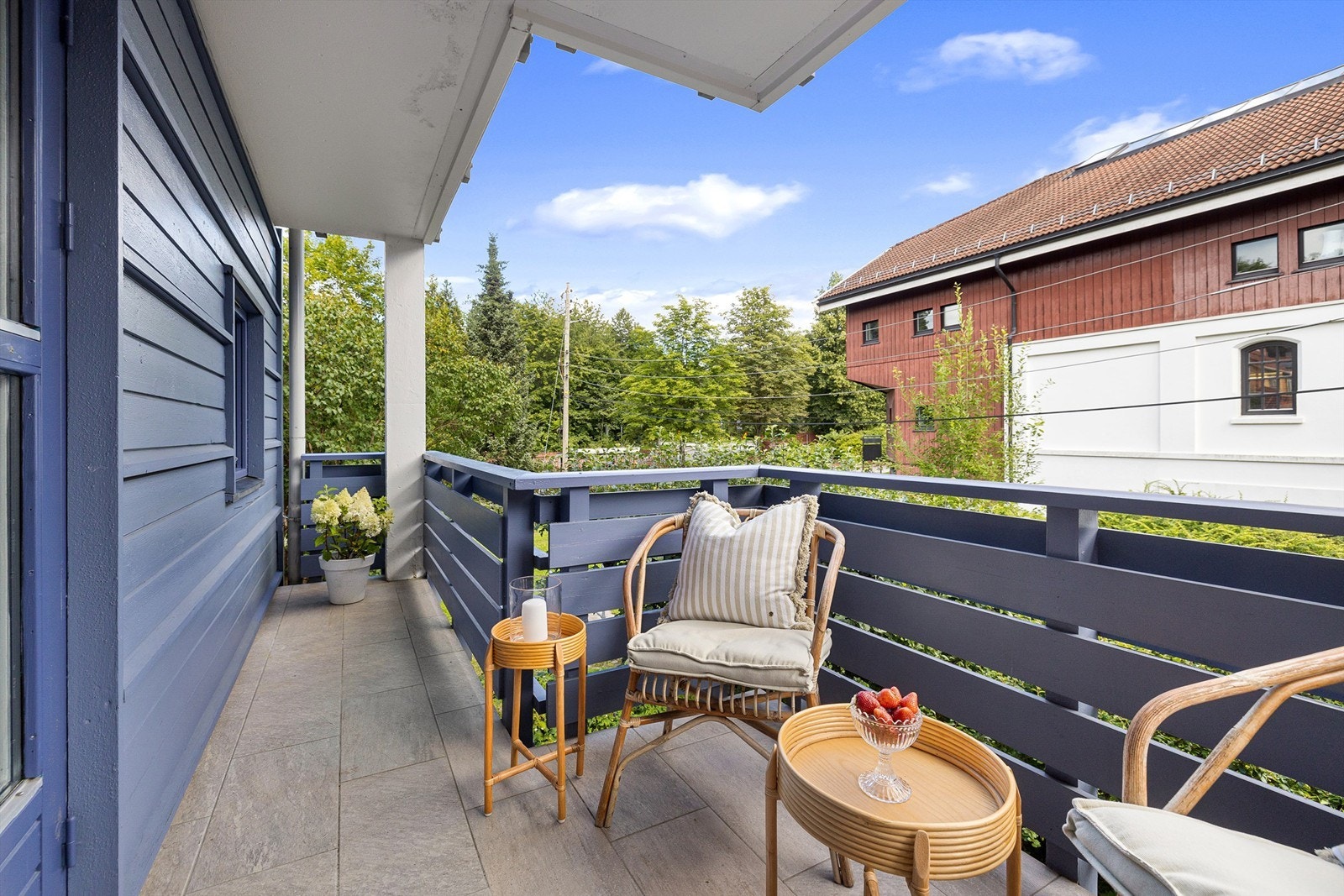 Et hyggelig sted å sette seg med kaffen i morgensol! Galleribilde