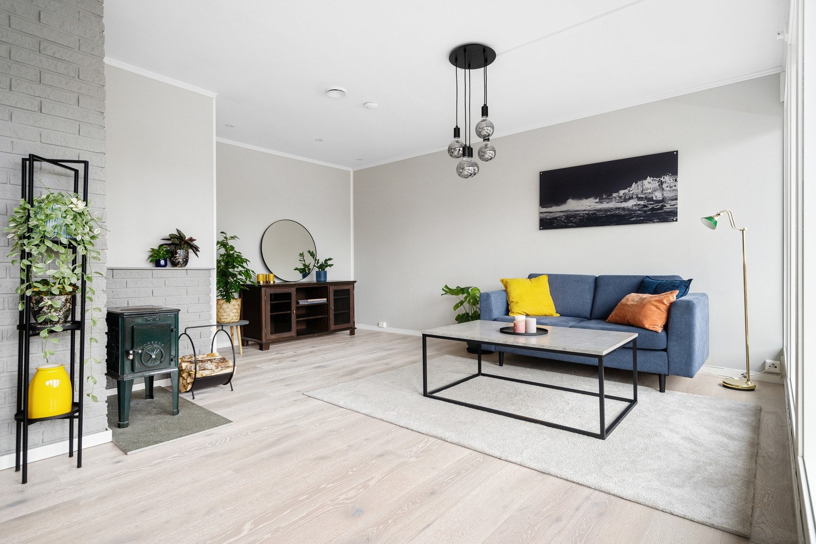 Kabel-TV, internett, renter og avdrag på fellesgjeld samt kommunale avgifter er inkludert i felleskostnadene. Galleribilde