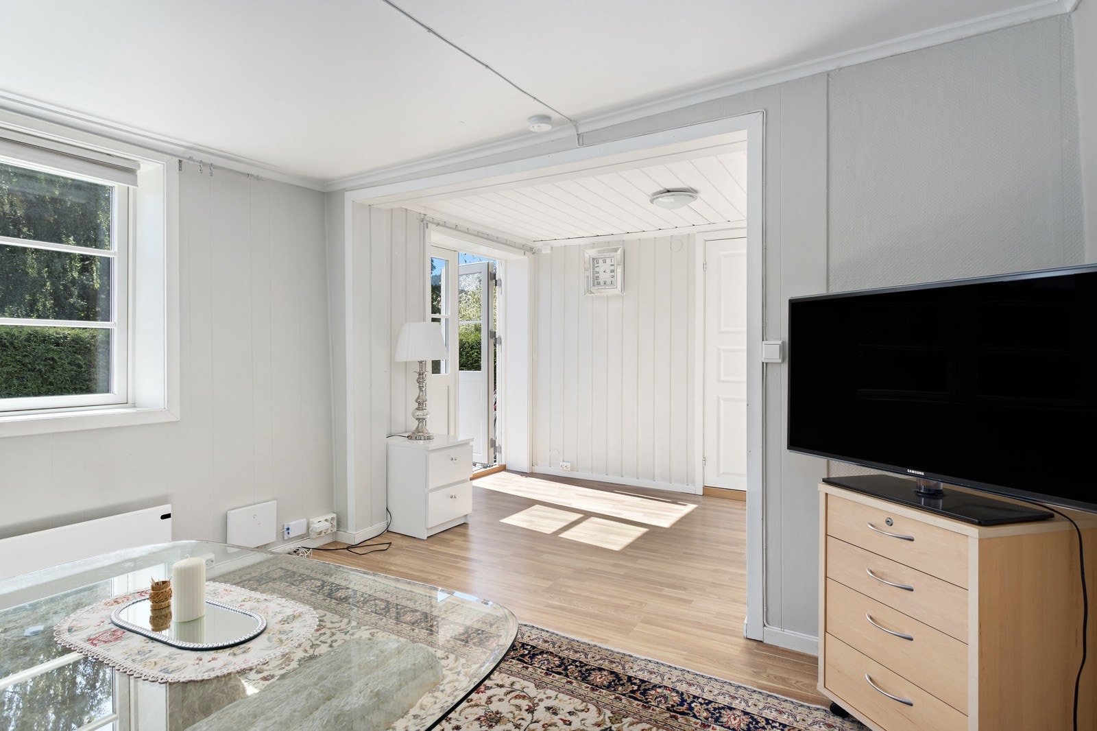 Hovedetg: Utgang til hage fra stuen Galleribilde