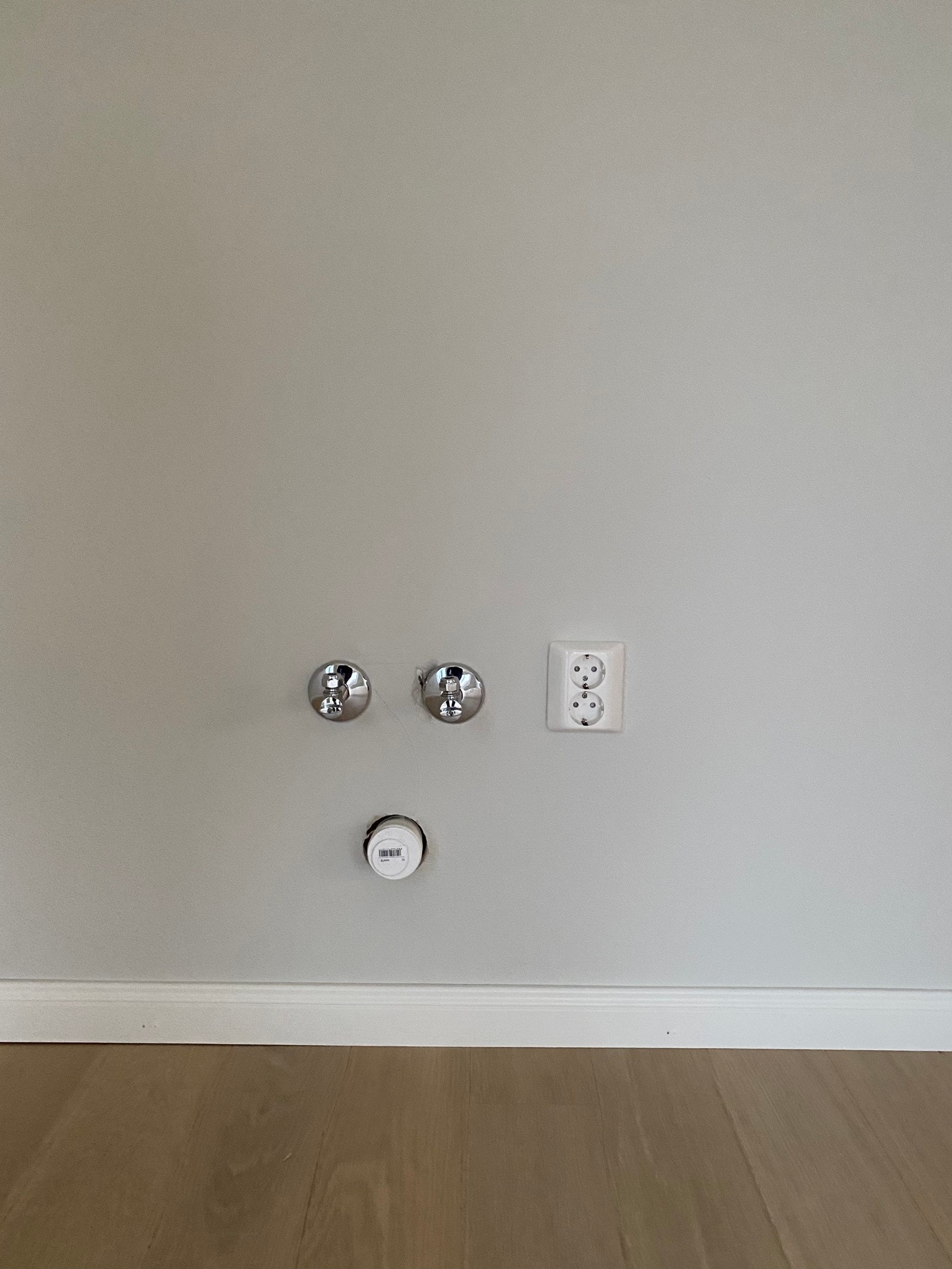 I stuen i 2. etg. er det opplegg for vann og avløp på vegg til evt. kjøkken Galleribilde