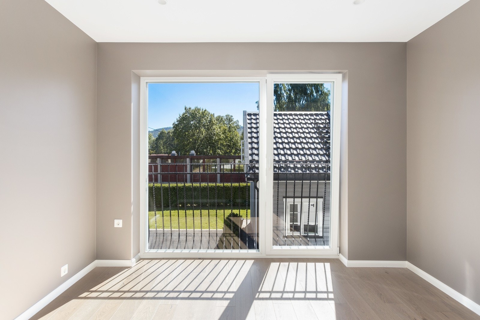 Hovedetg: Del av stuen (stuevinduet mot sør er ikke åpnebart) Galleribilde