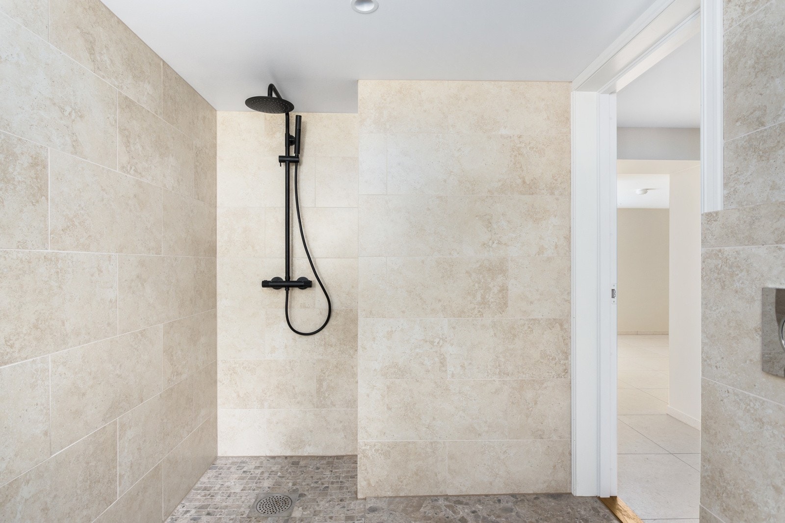 Kjelleretg: Dusjnisje i bad/wc Galleribilde