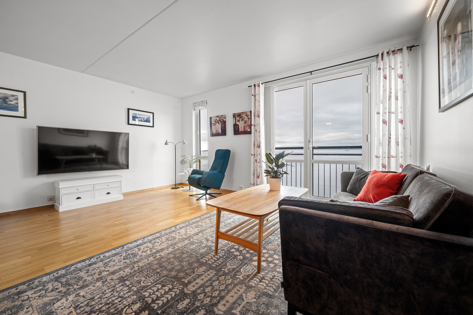 Lys og innbydende stue Galleribilde