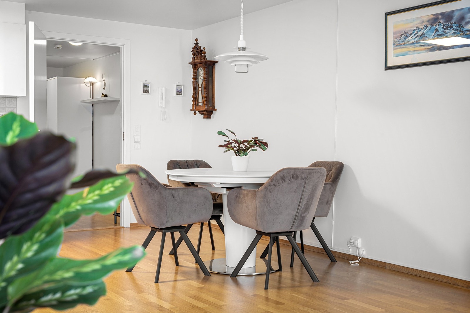 Naturlig plass for en spisegruppe Galleribilde