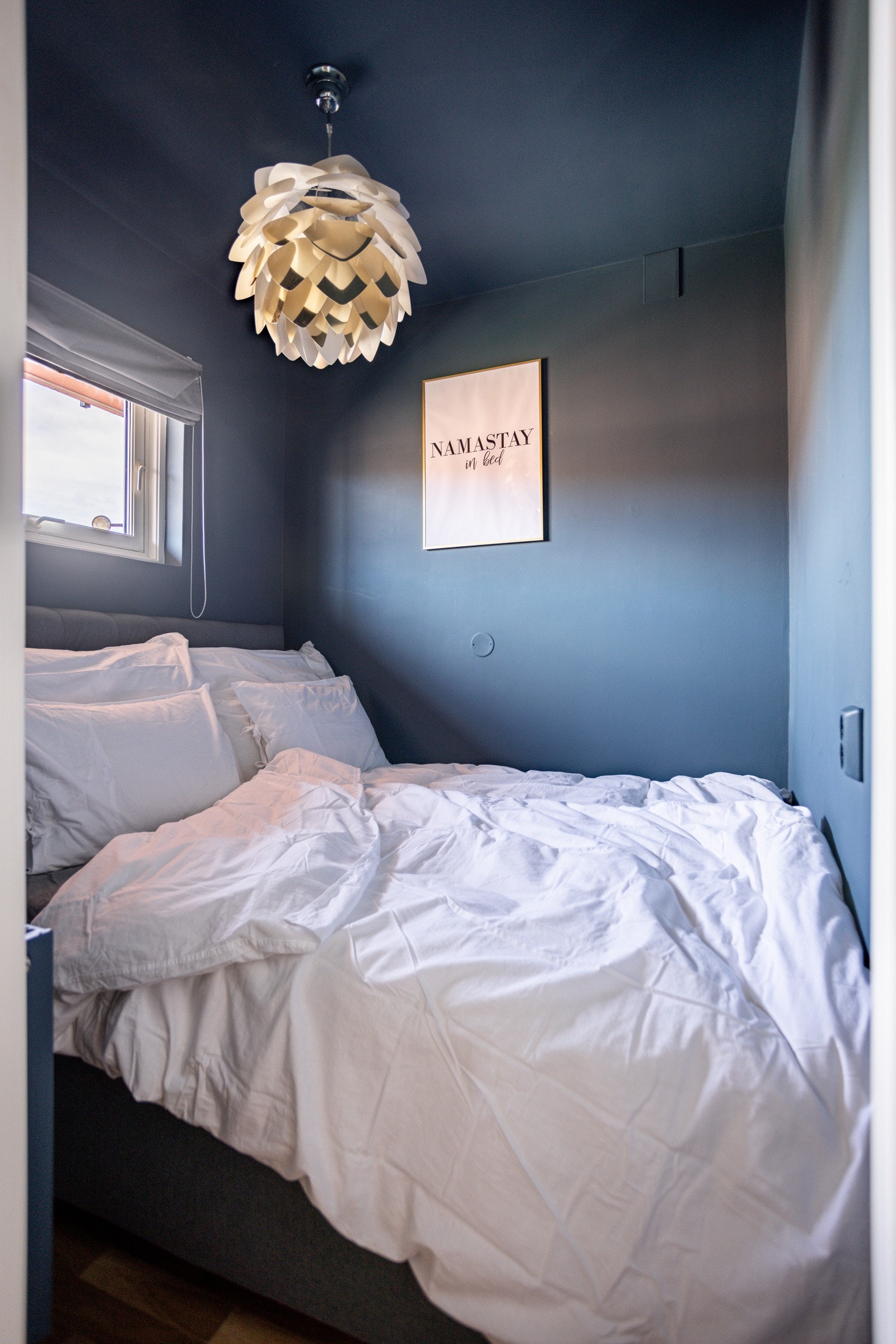 Soverommet vender ut mot svalgangen utenfor. Galleribilde