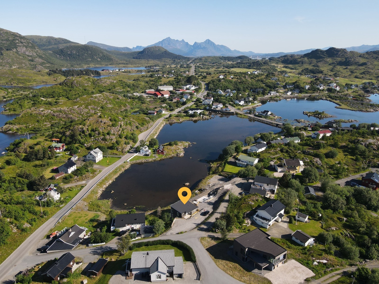 Velkommen til Gjerneshaugan 6 på vakre Ballstad - Presentert av EiendomsMegler 1 Leknes. Galleribilde
