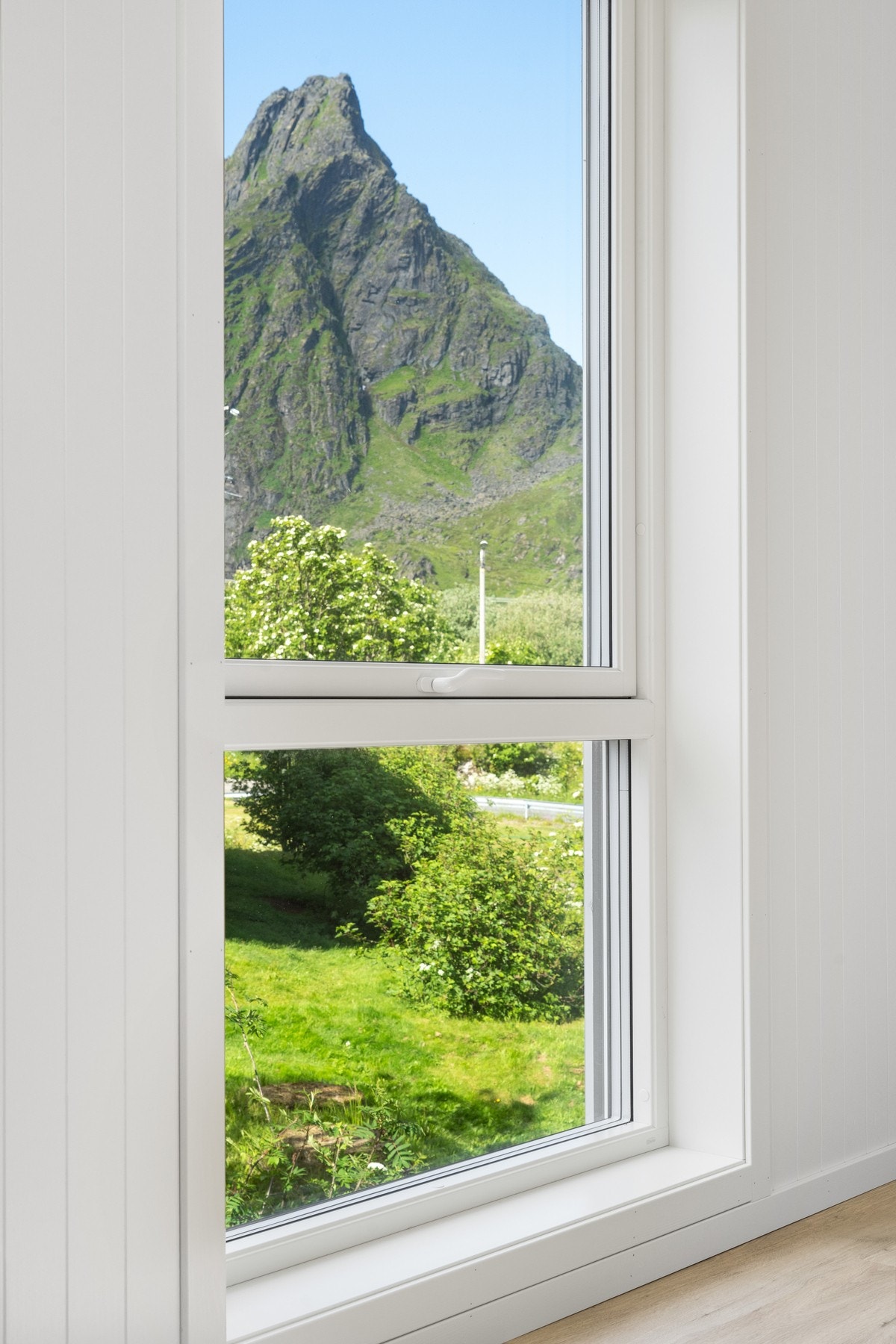 Utsikt til Skottinden fra eiendommen. Galleribilde