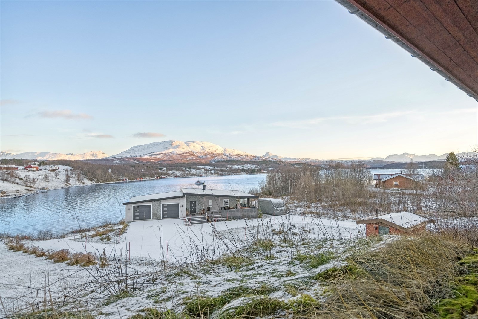 Utsikten fra boligen på vinterstid. Galleribilde