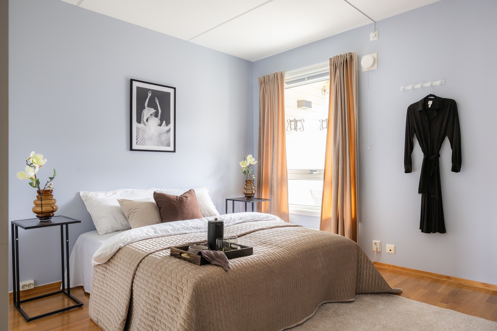 Leiligheten har to gode soverom med plass til dobbeltseng og garderobeskap. Galleribilde