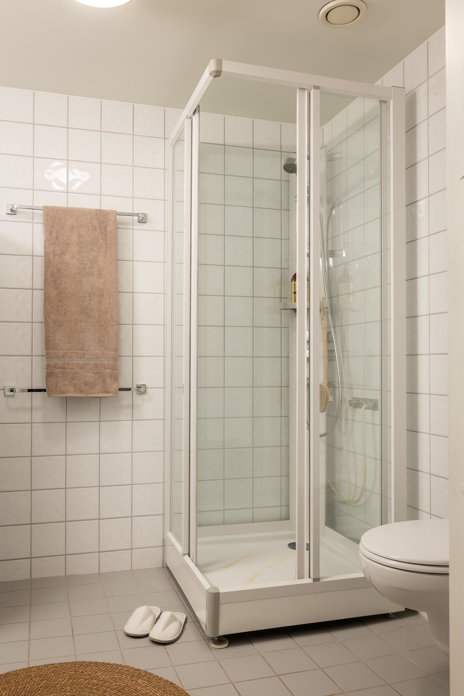 Dusjkabinett med glassdører. Galleribilde