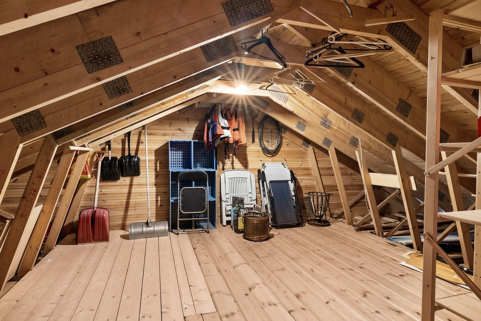 Uinnredet loft. Galleribilde