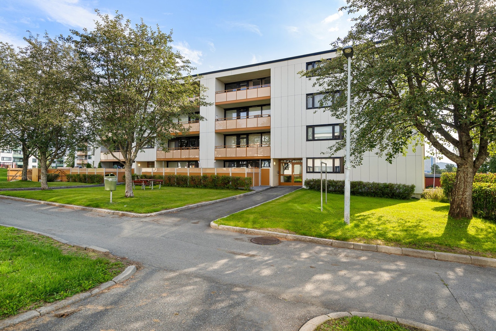 Inngangsparti. Galleribilde