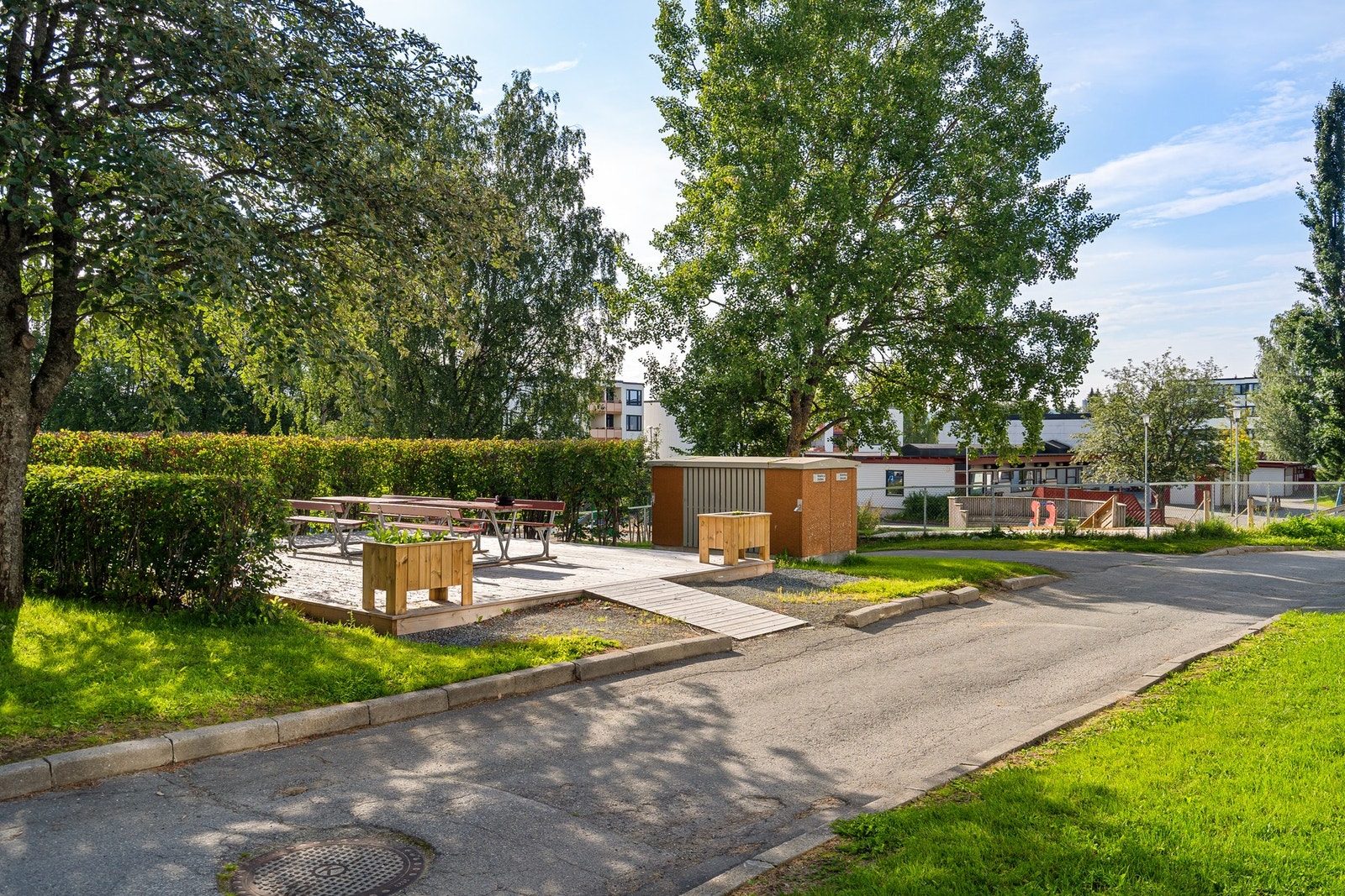 Mange lekeplasser og møteplasser i nærområdet. Galleribilde
