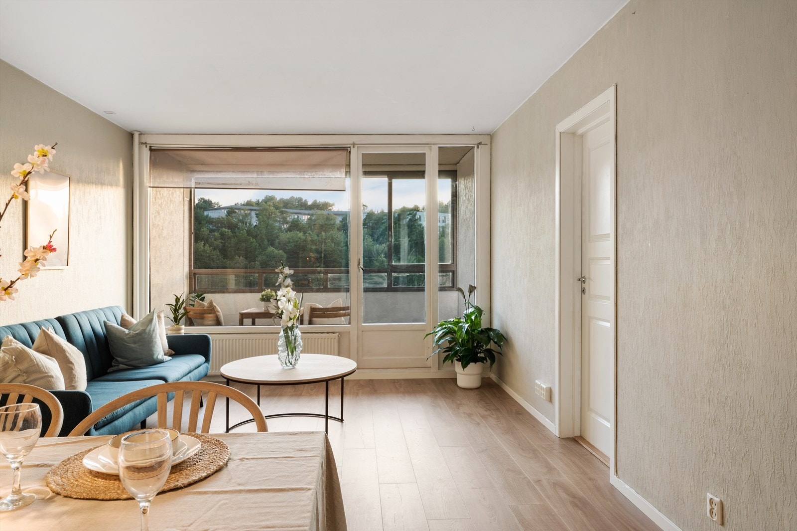 - De generøse vindusflatene bidrar til rikelig med verdifullt lysinnslipp - Galleribilde