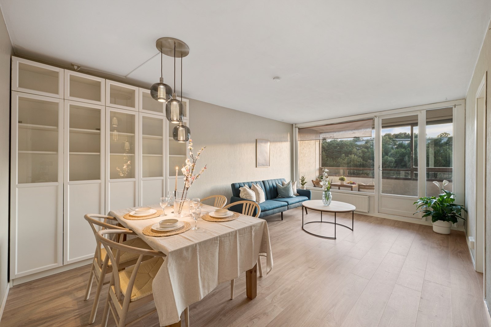 - Leiligheten har et BRA-i på 74m² og inneholder entré, gang, 2 soverom, kjøkken, toalett, bad, stue og omkledningsrom - Galleribilde