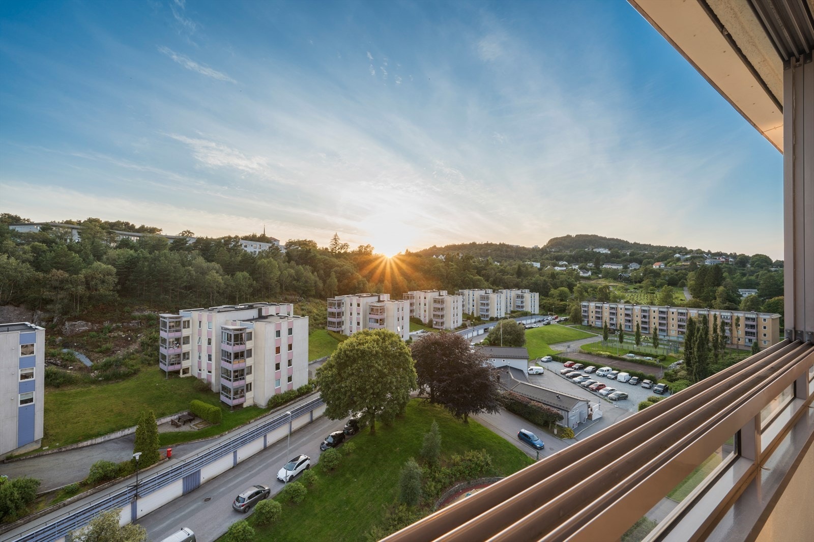 - En 3-roms leilighet beliggende høyt og fritt i 12. etasje i et sentralt og attraktivt borettslag - Galleribilde