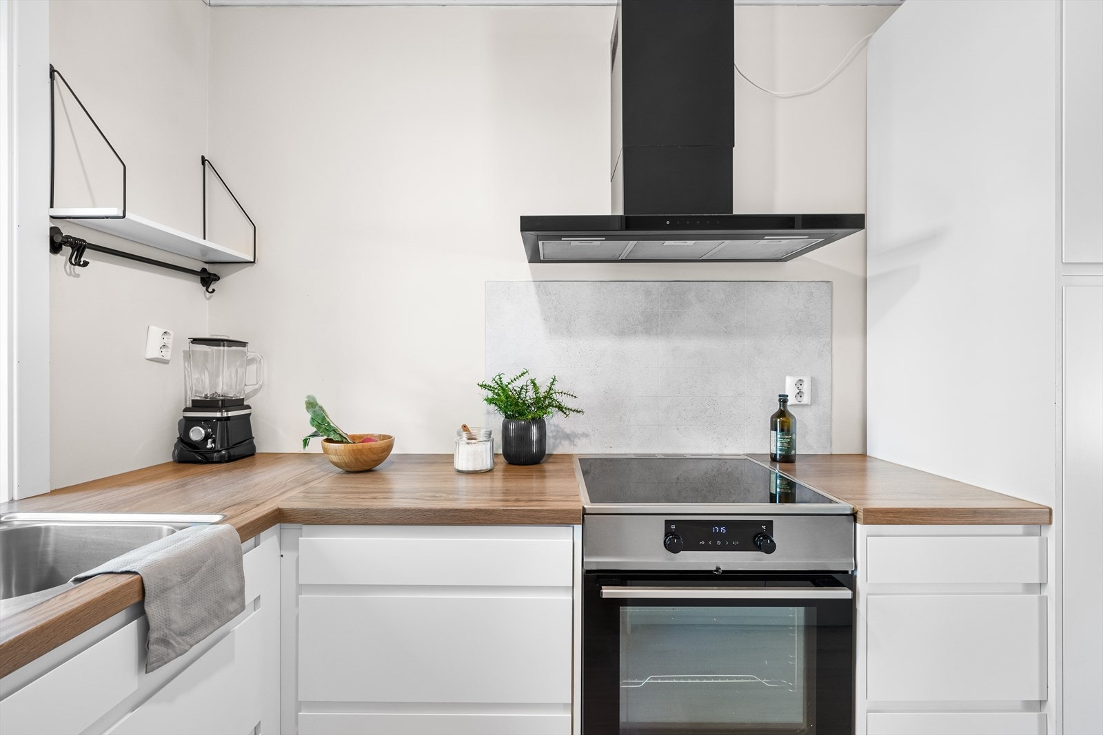 Hvitevarer som står på kjøkken medfølger med unntak av løse småapparater. Galleribilde