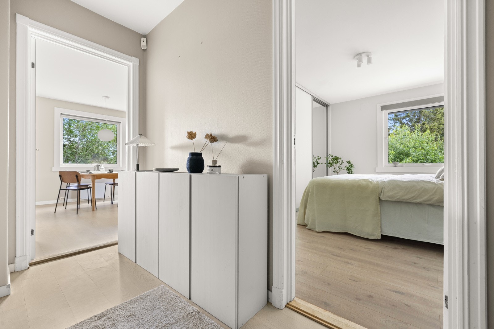 Adkomst fra entré til soverommet. Galleribilde