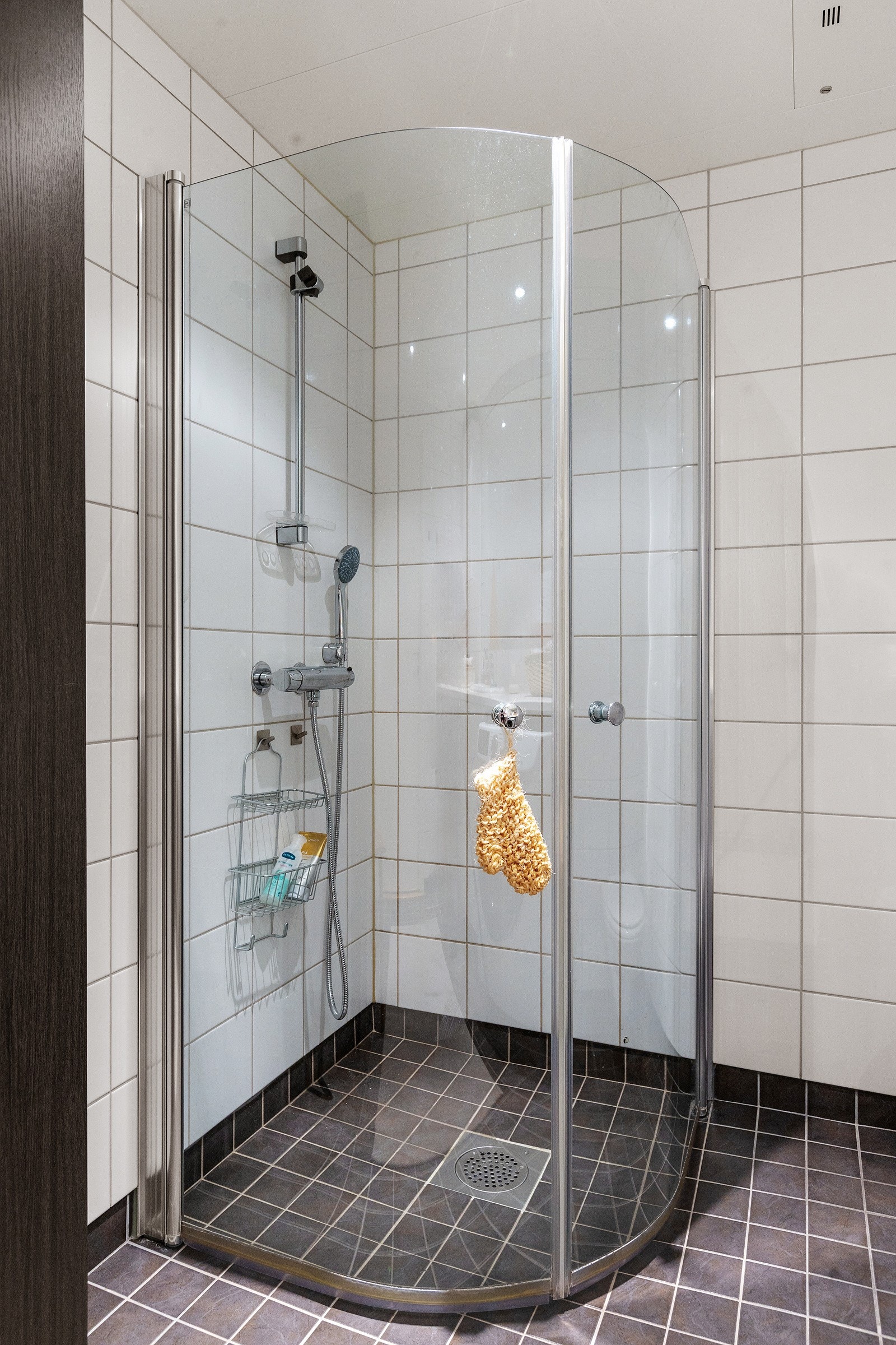 Dusjhjørne med glassdører. Galleribilde