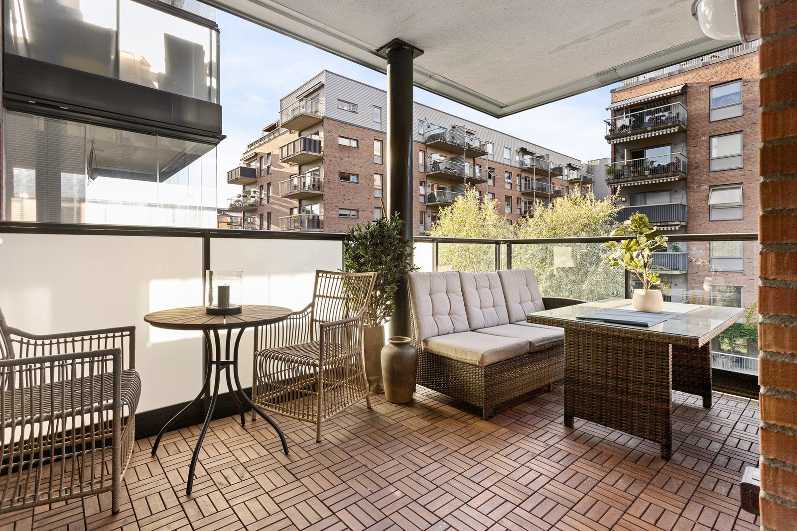 Dette er en moderne og pen 2-roms andelsleilighet med heisadkomst beliggende midt i Kværnerbyen. Galleribilde