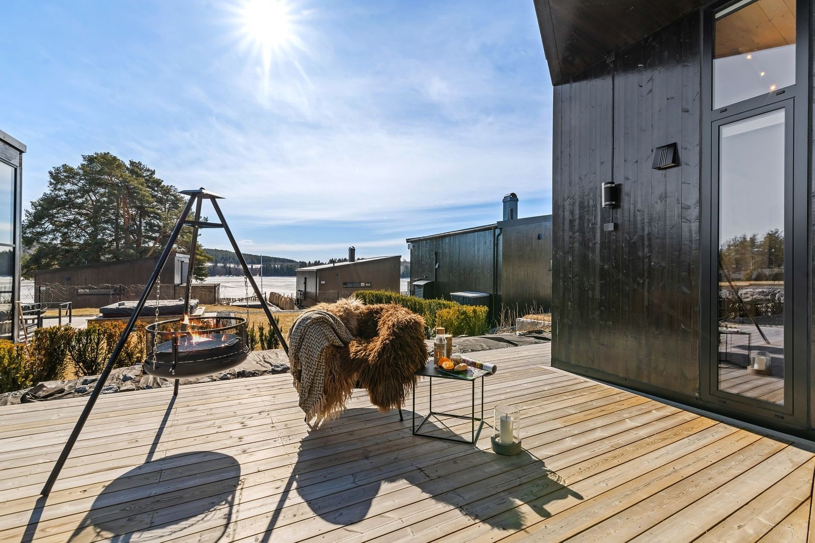 Stor og solrik markterrasse Galleribilde