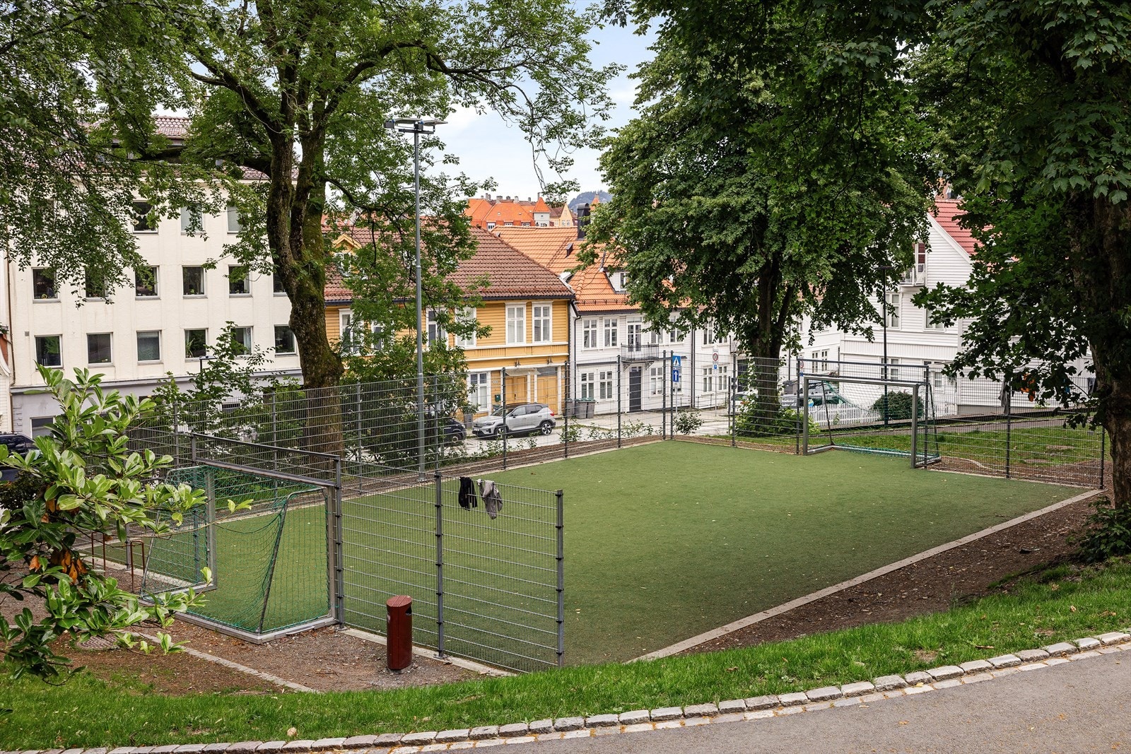 Nærområdet byr på flere koselige parker og aktivitetsområder Galleribilde