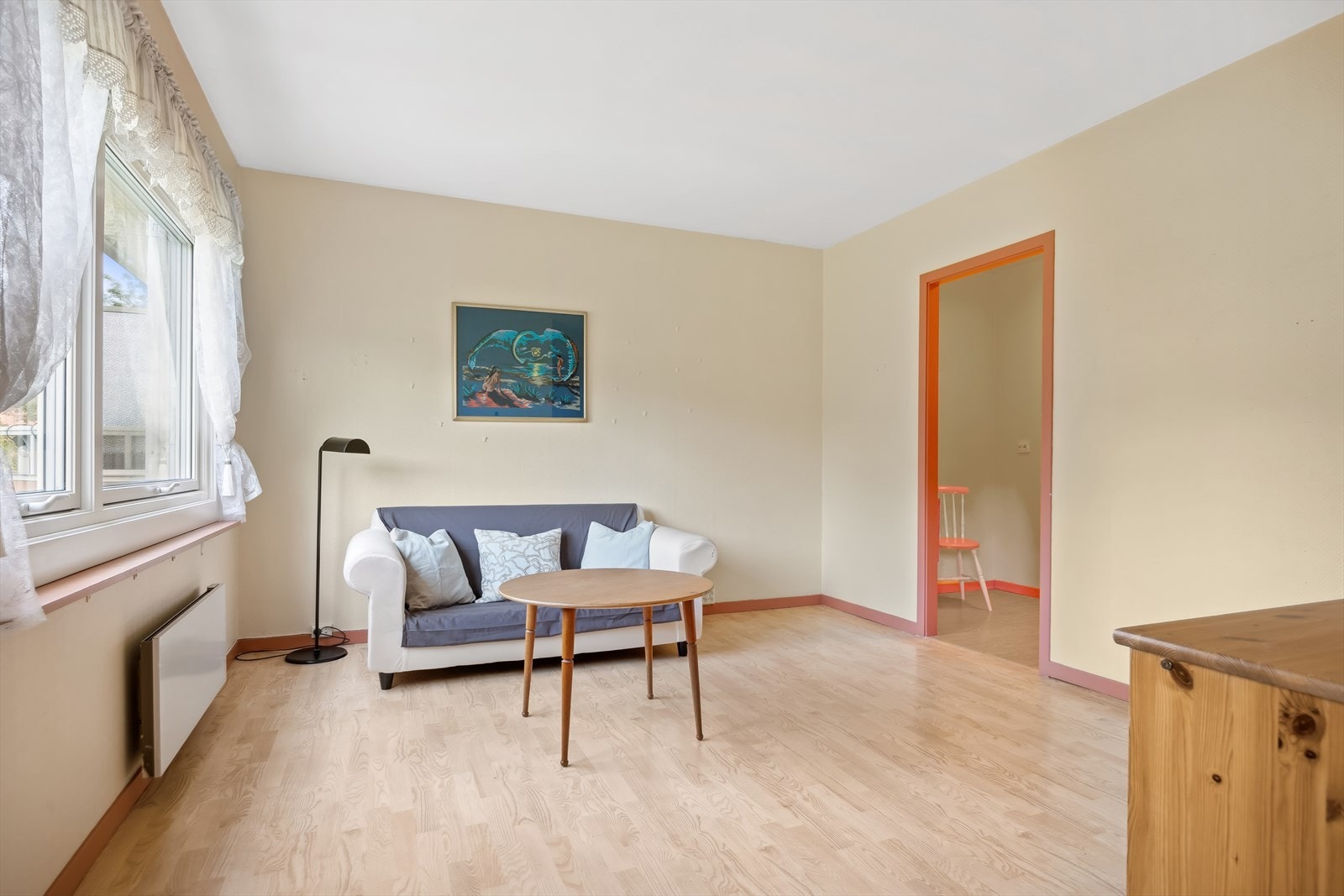 DNB Eiendom v/Espen Trana ønsker velkommen til Karolinerveien 9B - Lys og sentralt beliggende leilighet i byggets 2.etg - Oppgraderingsbehov - Nær butikk, buss og marka Galleribilde