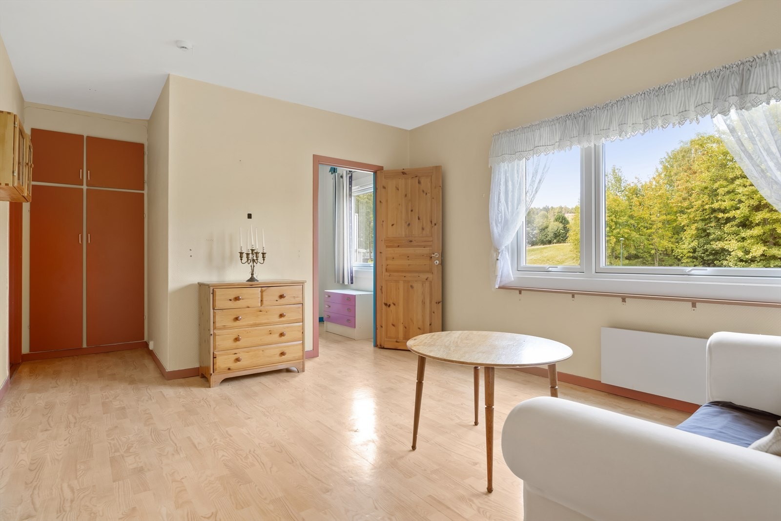 Leiligheten er på 32 kvm og har en praktisk planløsning med store vindusflater. Galleribilde