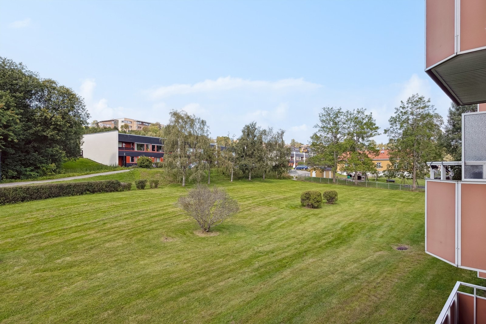 Rolig og etablert område på Havstein. En kort busstur/sykkeltur fra sentrum. Ikke langt unna finner du også St Olavs Hospital og flere av byens høyskoler. Galleribilde