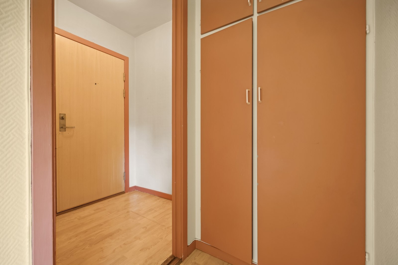 Entre og gang med integrerte skap Galleribilde