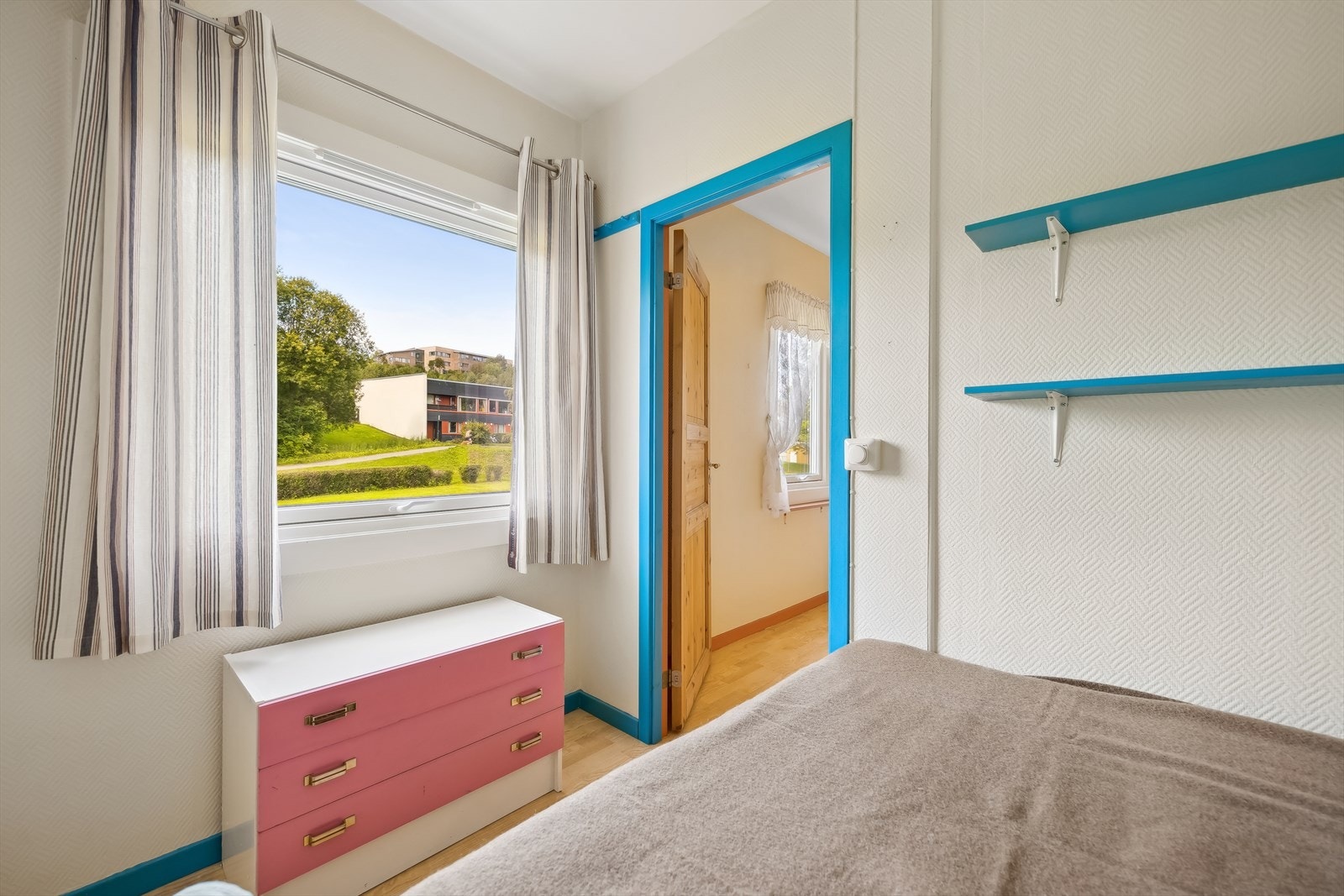 Opprinnelig sovealkove hvor det i senere tid har blitt satt opp vegg og dør. Galleribilde