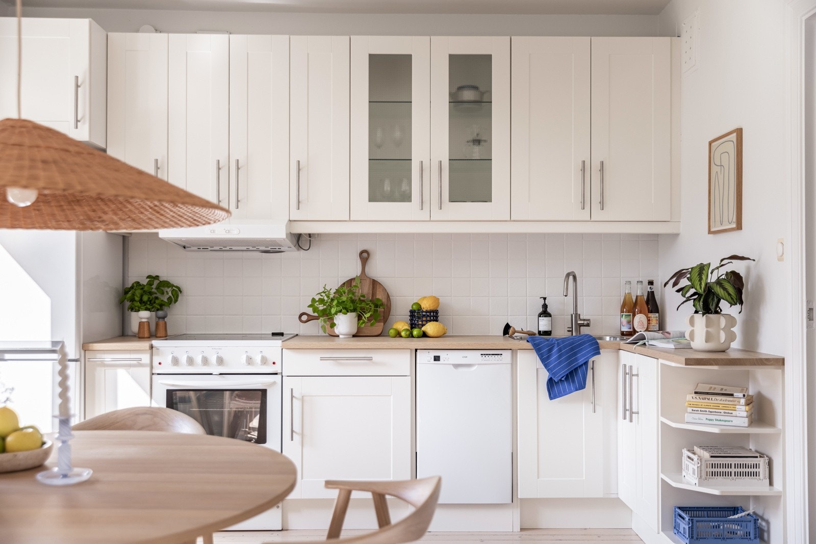 Hvitevarene på kjøkkenet medfølger salget. Galleribilde