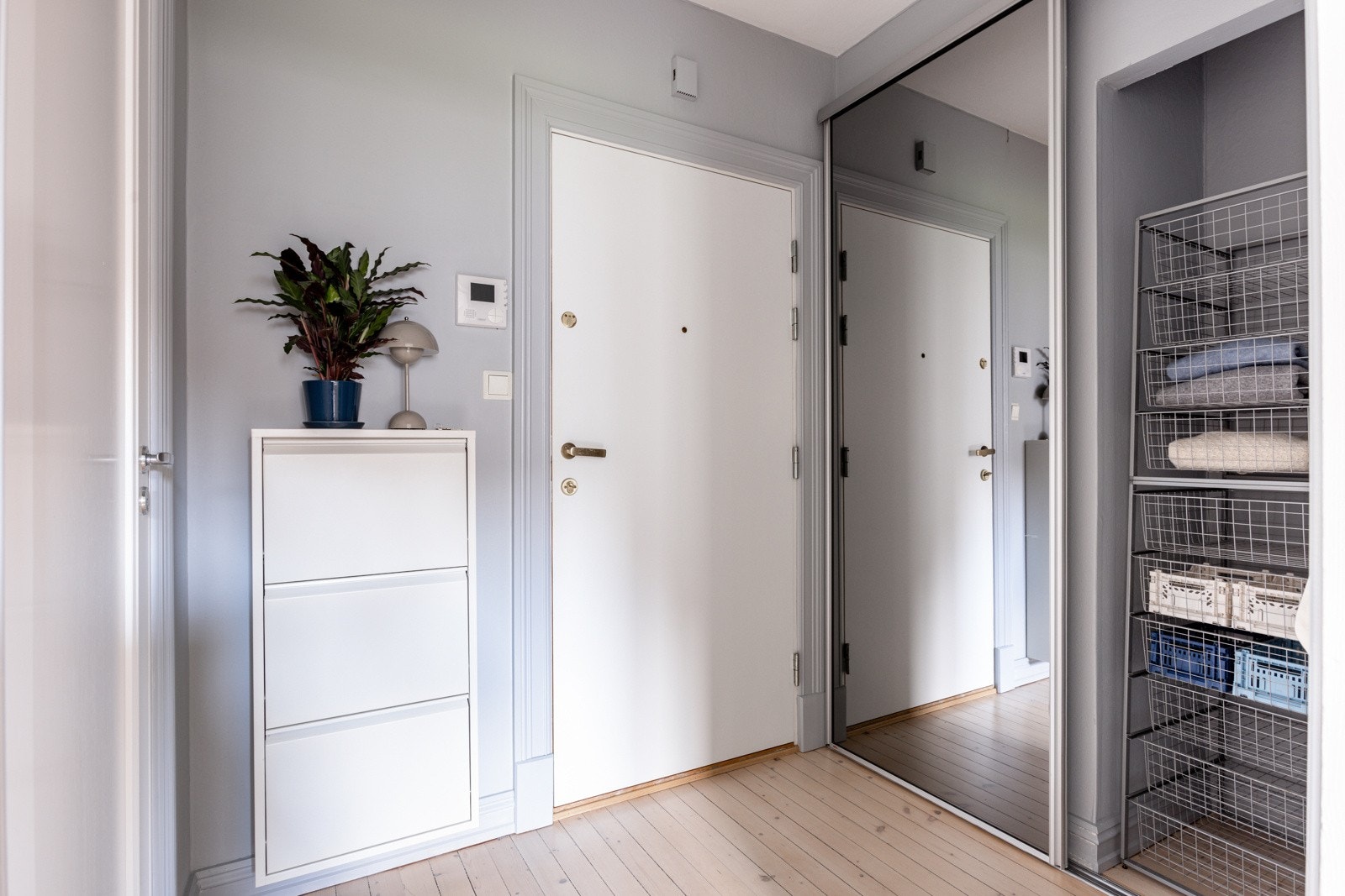 Leiligheten disponerer i tillegg en loftsbod med 6 kvm gulvflate og en kjellerbord på 4 kvm. Galleribilde