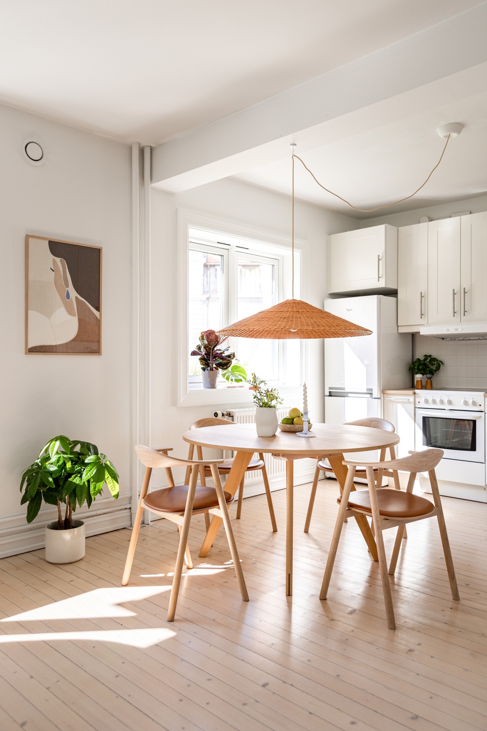 Det er fint med spiseplass tilknyttet kjøkkenet. Galleribilde