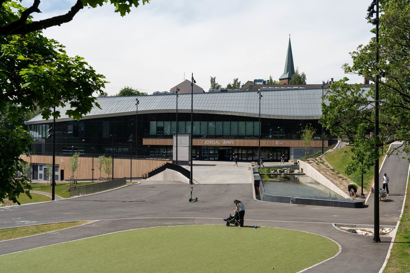 "Nye" Jordal Amfi og området rundt har i de senere år fått et skikkelig ansiktsløft - og har virkelig blitt det anlegget området fortjener Galleribilde