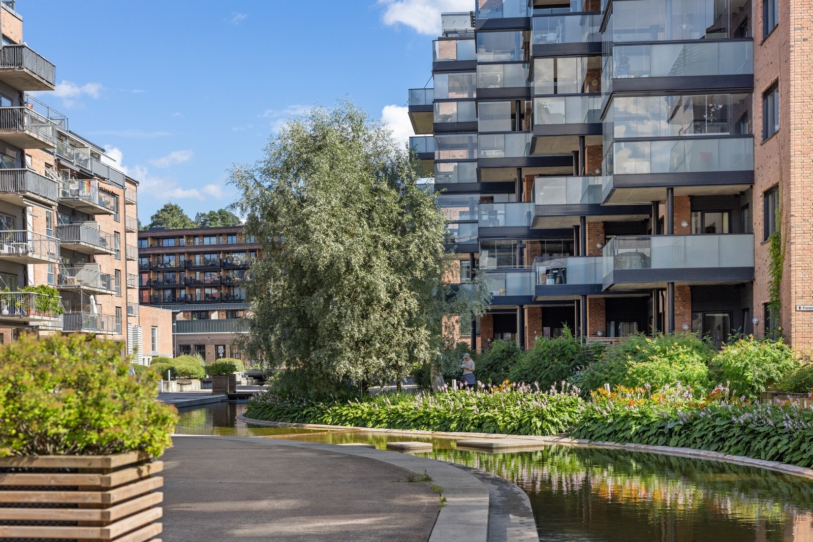 Nærområde - Vannspeilet i Kværnerbyen. Populært for beboerne på sommerstid! Galleribilde