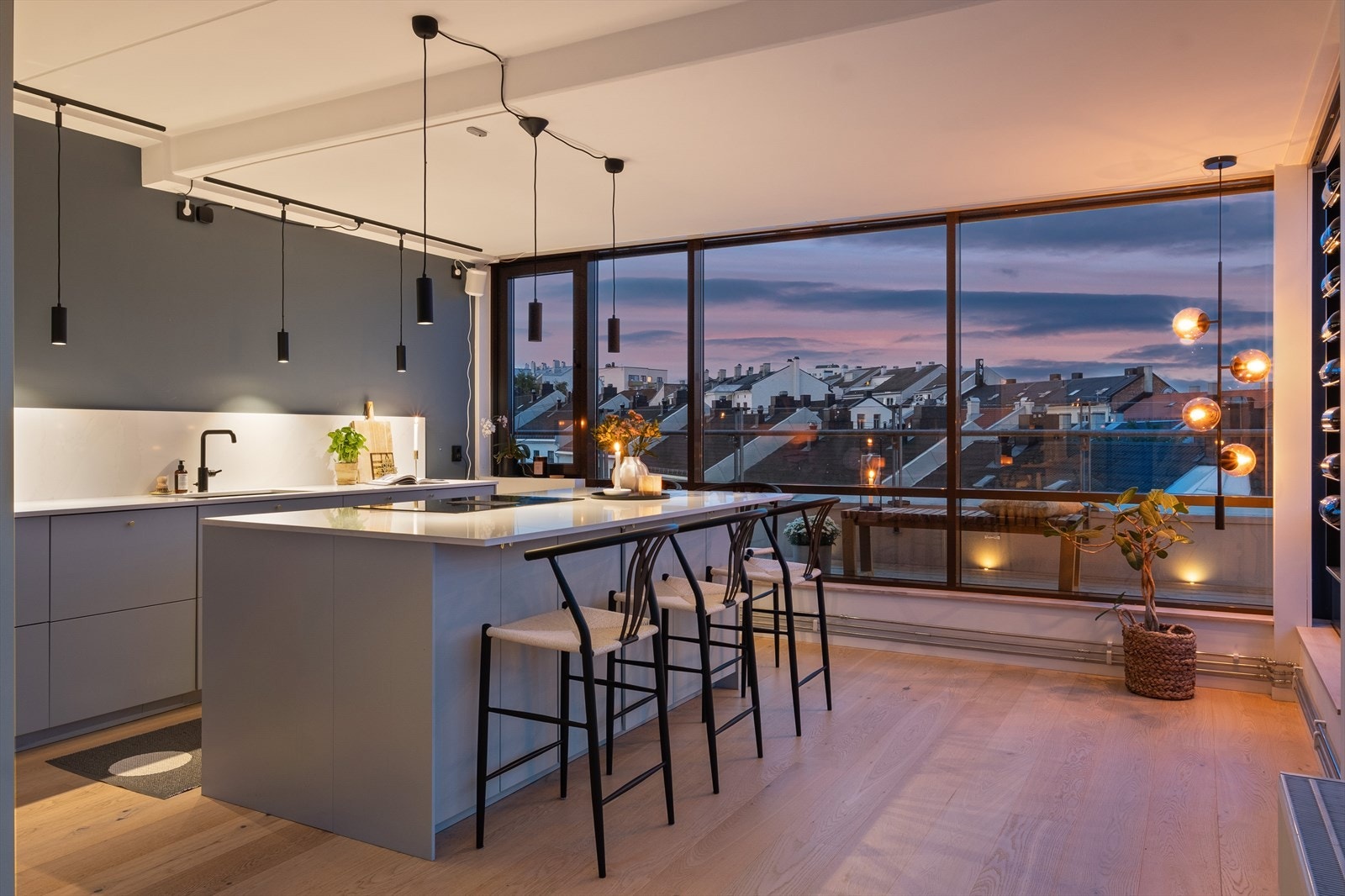 Kveldsstemning på kjøkkenet. Galleribilde