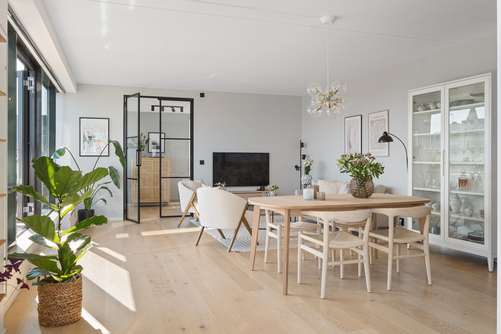 A-konto varmtvann, fyring og internett er inkludert i felleskostnadene. Galleribilde