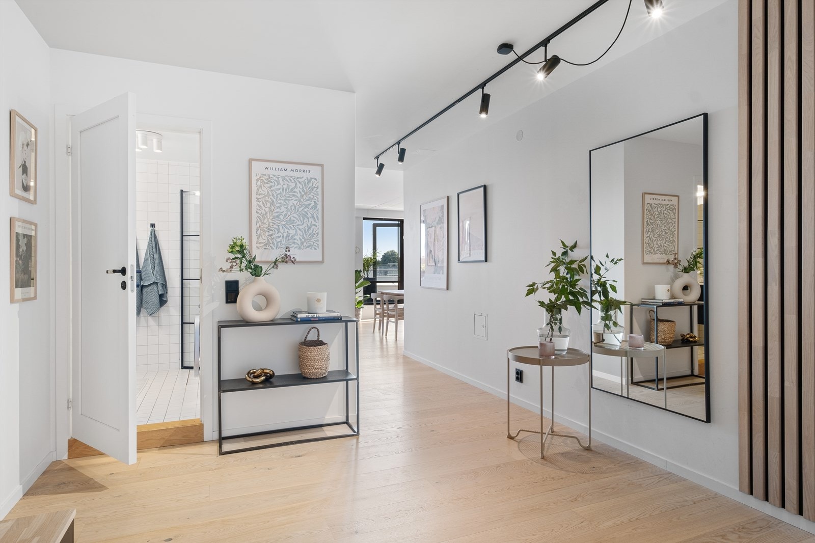 Entré. Galleribilde