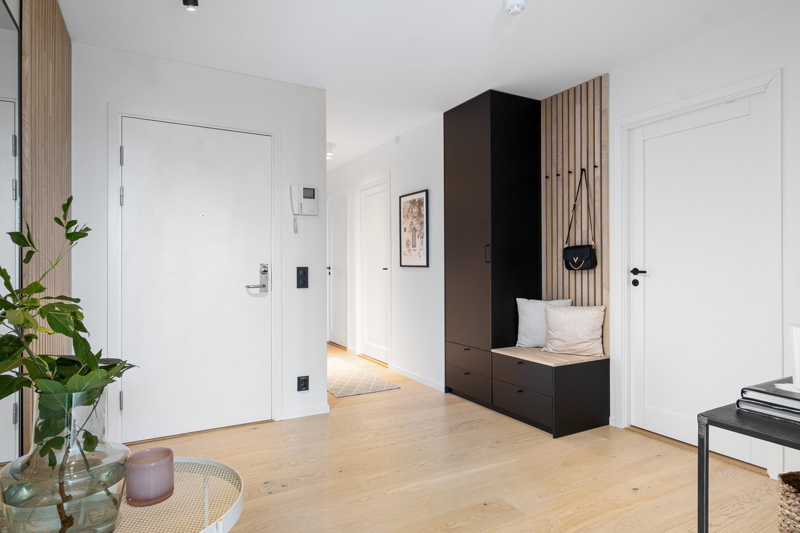 Entréen sikrer et godt førsteinntrykk av leiligheten. Galleribilde