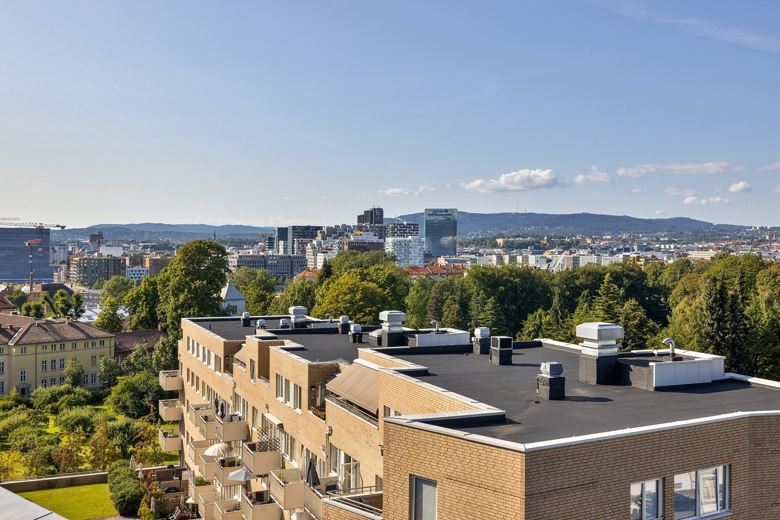 Nydelig utsikt fra felles takterrasse, utover Oslo by! Galleribilde