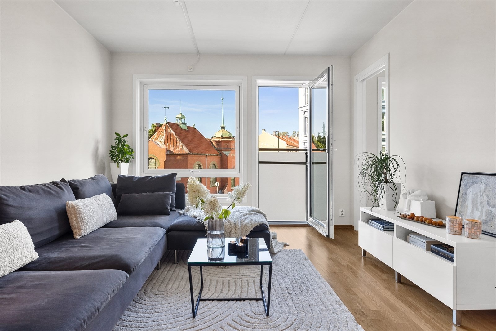 Velkommen til Ekebergveien 5E - Presentert av Emilie Gjermstad og Mads Bådsvik v/EiendomsMegler 1 Galleribilde