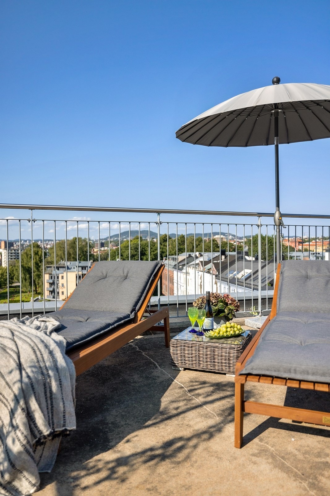 Takterrassen tilbyr sol fra morgen til kveld Galleribilde