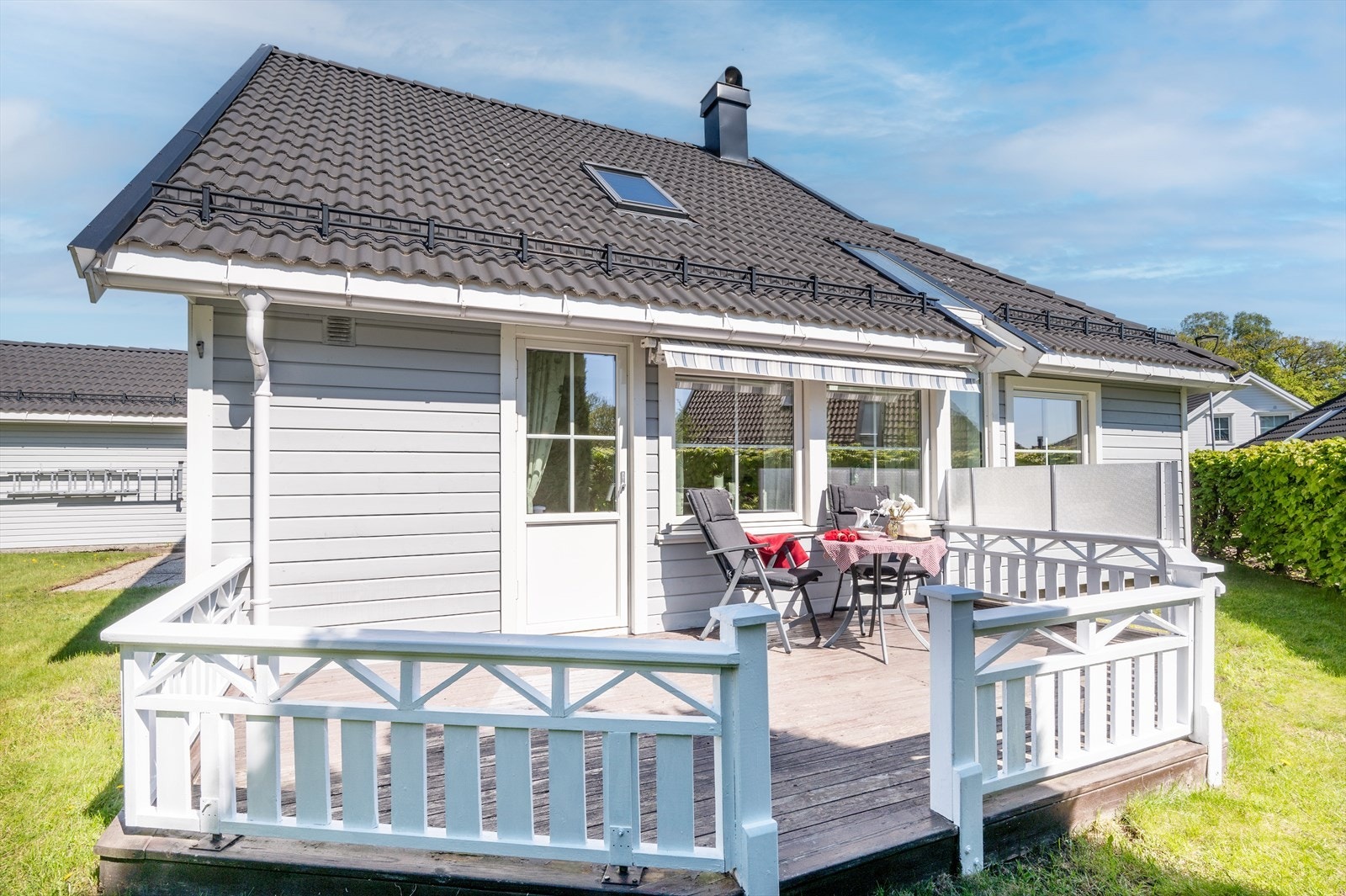 Solrik terrasse med markise Galleribilde